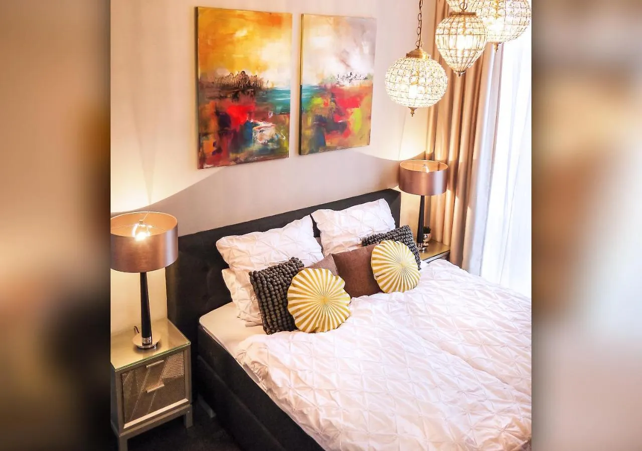 Homestay Comfort And Style In City Center With Ensuite Bathroom On Schaafenstrasse Cologne