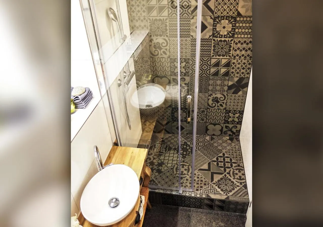 Comfort And Style In City Center With Ensuite Bathroom On Schaafenstrasse Cologne Homestay