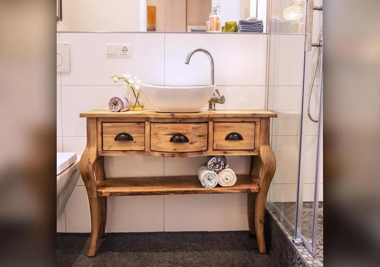 Comfort And Style In City Center With Ensuite Bathroom On Schaafenstrasse Cologne 0*,